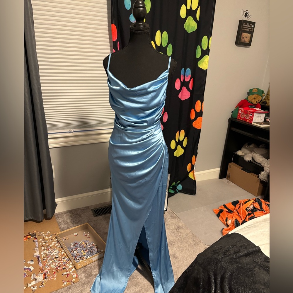 Blue silk maxi dress with a touch of glamour #glamourous #maxidress